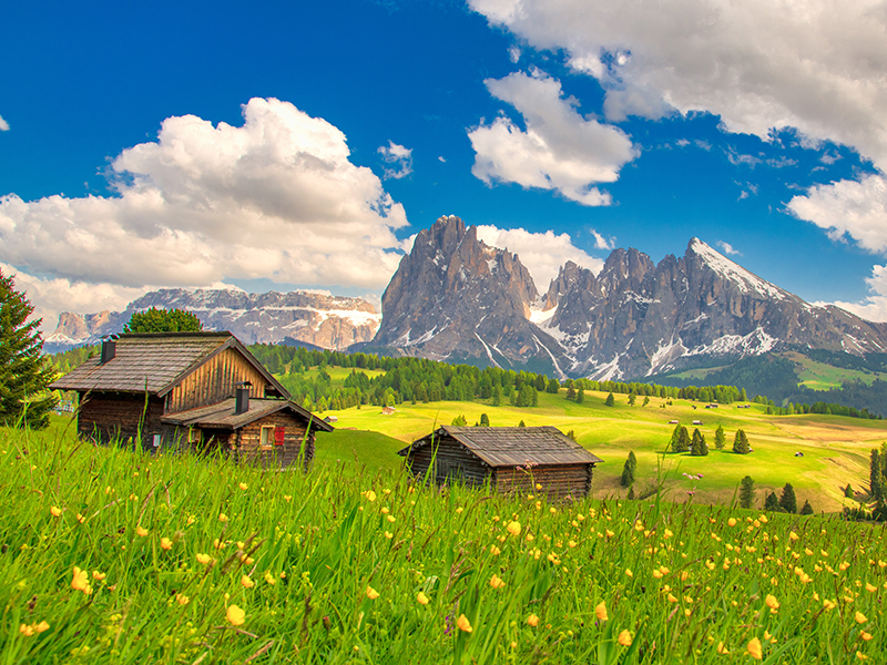 Nachhaltiger Tourismus in den Dolomiten: Befragung von Einwohnern, Tourismusbetreibern und Touristen