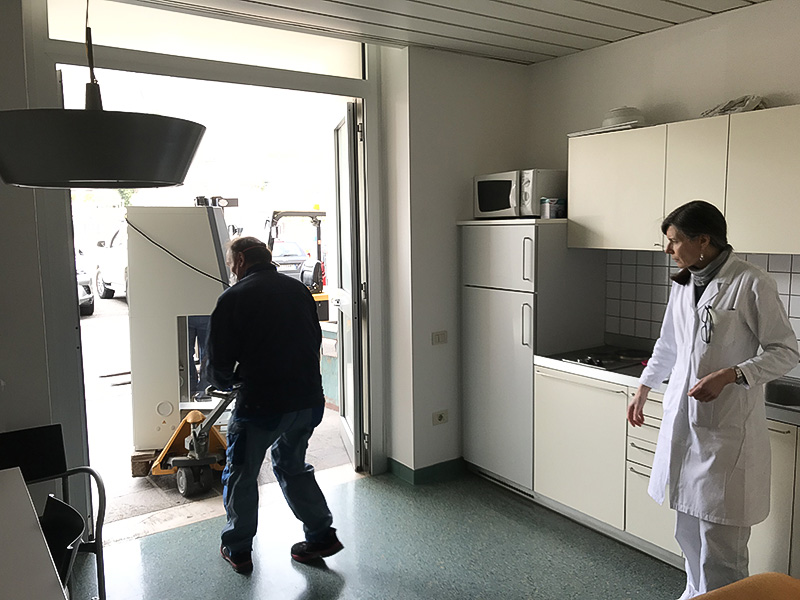 Covid-19: Eurac Research liefert Laborequipment für den Südtiroler Sanitätsbetrieb